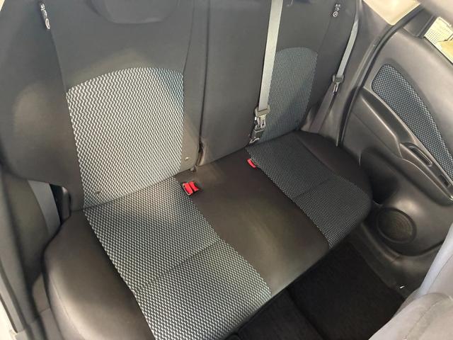 ノート Ｘ　ＥＴＣ　ナビ　スマートキー　アイドリングストップ　電動格納ミラー　ＣＶＴ　盗難防止システム　衝突安全ボディ　ＡＢＳ　ミュージックプレイヤー接続可　エアコン　パワステ　パワーウィンドウ　ＣＤ　レンタＵＰ（28枚目）