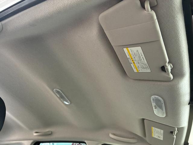 ノート Ｘ　ＥＴＣ　ナビ　スマートキー　アイドリングストップ　電動格納ミラー　ＣＶＴ　盗難防止システム　衝突安全ボディ　ＡＢＳ　ミュージックプレイヤー接続可　エアコン　パワステ　パワーウィンドウ　ＣＤ　レンタＵＰ（30枚目）