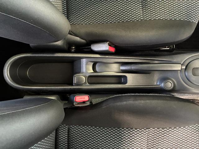 ノート Ｘ　ＥＴＣ　ナビ　スマートキー　アイドリングストップ　電動格納ミラー　ＣＶＴ　盗難防止システム　衝突安全ボディ　ＡＢＳ　ミュージックプレイヤー接続可　エアコン　パワステ　パワーウィンドウ　ＣＤ　レンタＵＰ（31枚目）