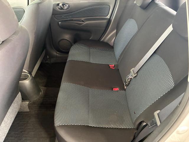 ノート Ｘ　ＥＴＣ　ナビ　スマートキー　アイドリングストップ　電動格納ミラー　ＣＶＴ　盗難防止システム　衝突安全ボディ　ＡＢＳ　ミュージックプレイヤー接続可　エアコン　パワステ　パワーウィンドウ　ＣＤ　レンタＵＰ（35枚目）