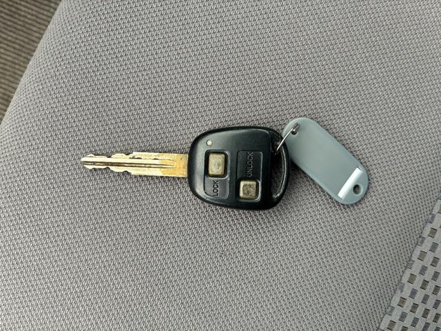 ピクシスエポック Ｌ　ＥＴＣ　キーレスエントリー　アイドリングストップ　ＣＶＴ　盗難防止システム　ＡＢＳ　ＣＤ　ミュージックプレイヤー接続可　衝突安全ボディ　エアコン　パワーステアリング　パワーウィンドウ　レンタＵＰ（7枚目）