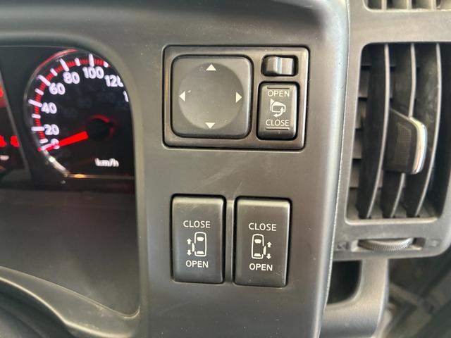 セレナ ハイウェイスター　Ｖセレクション　ＥＴＣ　ナビ　両側電動スライドドア　オートライト　ＨＩＤ　スマートキー　電格ミラー　３列シート　ウォークスルー　ＣＶＴ　アルミホイール　ＤＶＤ再生　盗難防止システム　衝突安全ボディ　ＡＢＳ　レンタＵＰ（8枚目）