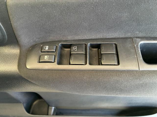 セレナ ハイウェイスター　Ｖセレクション　ＥＴＣ　ナビ　両側電動スライドドア　オートライト　ＨＩＤ　スマートキー　電格ミラー　３列シート　ウォークスルー　ＣＶＴ　アルミホイール　ＤＶＤ再生　盗難防止システム　衝突安全ボディ　ＡＢＳ　レンタＵＰ（11枚目）