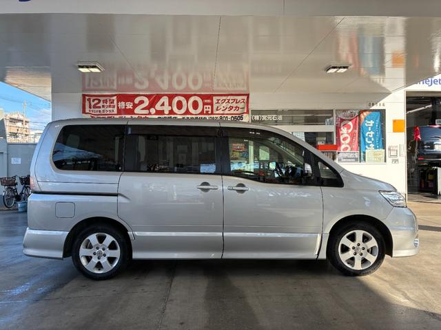 セレナ ハイウェイスター　Ｖセレクション　ＥＴＣ　ナビ　両側電動スライドドア　オートライト　ＨＩＤ　スマートキー　電格ミラー　３列シート　ウォークスルー　ＣＶＴ　アルミホイール　ＤＶＤ再生　盗難防止システム　衝突安全ボディ　ＡＢＳ　レンタＵＰ（14枚目）