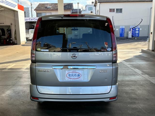 セレナ ハイウェイスター　Ｖセレクション　ＥＴＣ　ナビ　両側電動スライドドア　オートライト　ＨＩＤ　スマートキー　電格ミラー　３列シート　ウォークスルー　ＣＶＴ　アルミホイール　ＤＶＤ再生　盗難防止システム　衝突安全ボディ　ＡＢＳ　レンタＵＰ（16枚目）