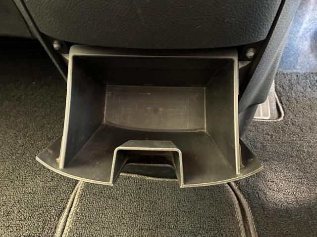 セレナ ハイウェイスター　Ｖセレクション　ＥＴＣ　ナビ　両側電動スライドドア　オートライト　ＨＩＤ　スマートキー　電格ミラー　３列シート　ウォークスルー　ＣＶＴ　アルミホイール　ＤＶＤ再生　盗難防止システム　衝突安全ボディ　ＡＢＳ　レンタＵＰ（23枚目）