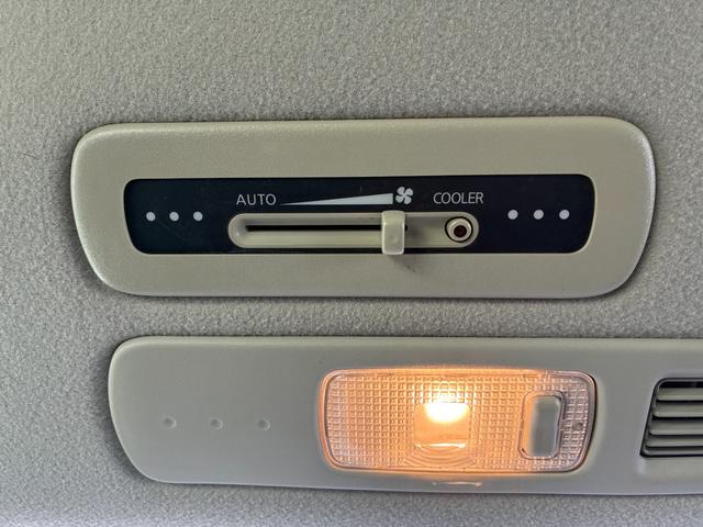 セレナ ハイウェイスター　Ｖセレクション　ＥＴＣ　ナビ　両側電動スライドドア　オートライト　ＨＩＤ　スマートキー　電格ミラー　３列シート　ウォークスルー　ＣＶＴ　アルミホイール　ＤＶＤ再生　盗難防止システム　衝突安全ボディ　ＡＢＳ　レンタＵＰ（27枚目）