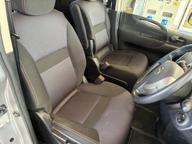 セレナ ハイウェイスター　Ｖセレクション　ＥＴＣ　ナビ　両側電動スライドドア　オートライト　ＨＩＤ　スマートキー　電格ミラー　３列シート　ウォークスルー　ＣＶＴ　アルミホイール　ＤＶＤ再生　盗難防止システム　衝突安全ボディ　ＡＢＳ　レンタＵＰ（31枚目）