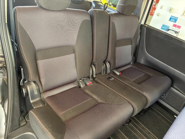 セレナ ハイウェイスター　Ｖセレクション　ＥＴＣ　ナビ　両側電動スライドドア　オートライト　ＨＩＤ　スマートキー　電格ミラー　３列シート　ウォークスルー　ＣＶＴ　アルミホイール　ＤＶＤ再生　盗難防止システム　衝突安全ボディ　ＡＢＳ　レンタＵＰ（32枚目）