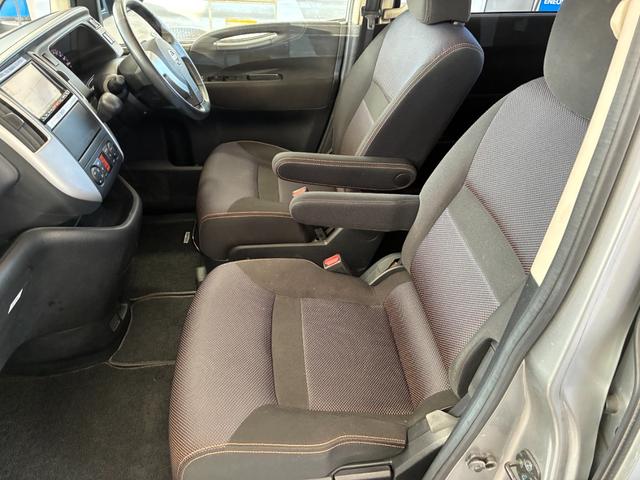 セレナ ハイウェイスター　Ｖセレクション　ＥＴＣ　ナビ　両側電動スライドドア　オートライト　ＨＩＤ　スマートキー　電格ミラー　３列シート　ウォークスルー　ＣＶＴ　アルミホイール　ＤＶＤ再生　盗難防止システム　衝突安全ボディ　ＡＢＳ　レンタＵＰ（33枚目）