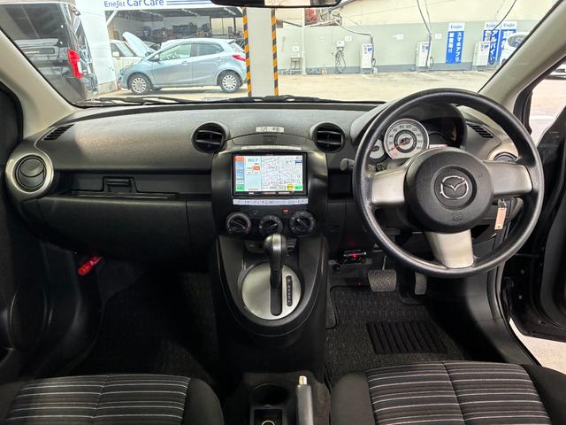 デミオ １３Ｃスマートエディション　ＥＴＣ　バックカメラ　ナビ　ワンセグ　キーレスエントリー　電動格納ミラー　ＡＴ　衝突安全ボディ　ＡＢＳ　ＣＤ　エアコン　パワーステアリング　レンタＵＰ（2枚目）