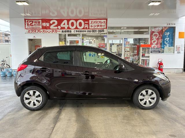 デミオ １３Ｃスマートエディション　ＥＴＣ　バックカメラ　ナビ　ワンセグ　キーレスエントリー　電動格納ミラー　ＡＴ　衝突安全ボディ　ＡＢＳ　ＣＤ　エアコン　パワーステアリング　レンタＵＰ（12枚目）