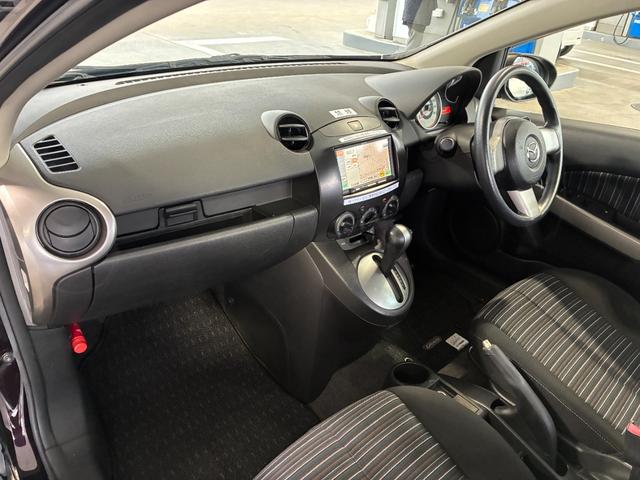 デミオ １３Ｃスマートエディション　ＥＴＣ　バックカメラ　ナビ　ワンセグ　キーレスエントリー　電動格納ミラー　ＡＴ　衝突安全ボディ　ＡＢＳ　ＣＤ　エアコン　パワーステアリング　レンタＵＰ（30枚目）