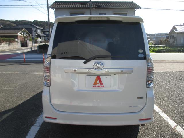 ヴォクシー ＺＳ　煌ＩＩ　ワンオーナー禁煙車　純正ナビ　バックカメラ　カードキ－　プッシュスタ－トボタン　両側パワ－スライドドア　ＨＩＤヘッドライト　アルミホイール　フロントフォグランプ（3枚目）
