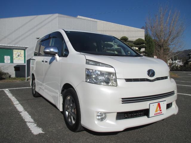 ヴォクシー ＺＳ　煌ＩＩ　ワンオーナー禁煙車　純正ナビ　バックカメラ　カードキ－　プッシュスタ－トボタン　両側パワ－スライドドア　ＨＩＤヘッドライト　アルミホイール　フロントフォグランプ（4枚目）