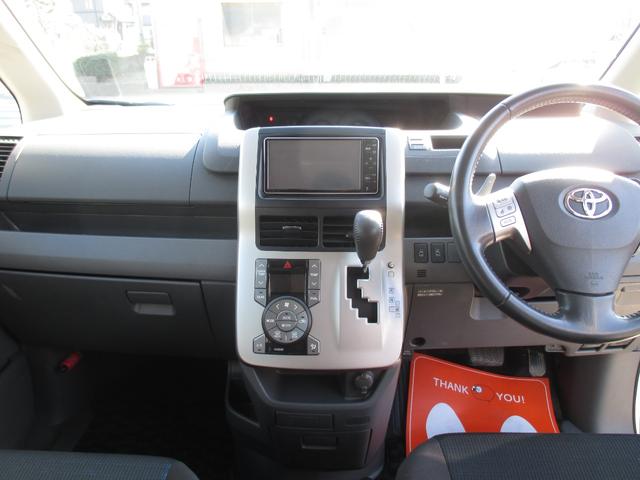 ヴォクシー ＺＳ　煌ＩＩ　ワンオーナー禁煙車　純正ナビ　バックカメラ　カードキ－　プッシュスタ－トボタン　両側パワ－スライドドア　ＨＩＤヘッドライト　アルミホイール　フロントフォグランプ（11枚目）