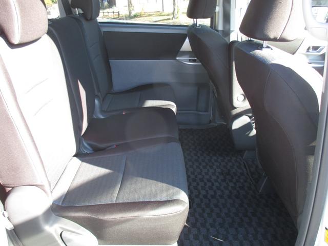 ヴォクシー ＺＳ　煌ＩＩ　ワンオーナー禁煙車　純正ナビ　バックカメラ　カードキ－　プッシュスタ－トボタン　両側パワ－スライドドア　ＨＩＤヘッドライト　アルミホイール　フロントフォグランプ（13枚目）