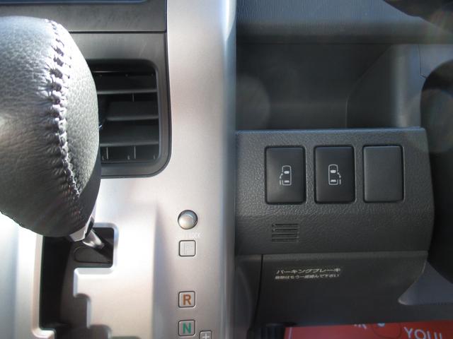 ヴォクシー ＺＳ　煌ＩＩ　ワンオーナー禁煙車　純正ナビ　バックカメラ　カードキ－　プッシュスタ－トボタン　両側パワ－スライドドア　ＨＩＤヘッドライト　アルミホイール　フロントフォグランプ（15枚目）