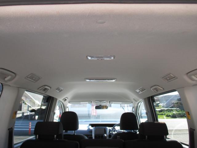 ヴォクシー ＺＳ　煌ＩＩ　ワンオーナー禁煙車　純正ナビ　バックカメラ　カードキ－　プッシュスタ－トボタン　両側パワ－スライドドア　ＨＩＤヘッドライト　アルミホイール　フロントフォグランプ（23枚目）