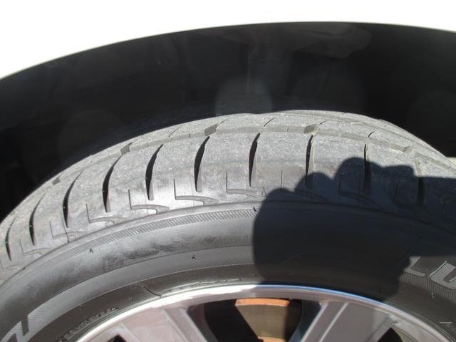 ヴォクシー ＺＳ　煌ＩＩ　ワンオーナー禁煙車　純正ナビ　バックカメラ　カードキ－　プッシュスタ－トボタン　両側パワ－スライドドア　ＨＩＤヘッドライト　アルミホイール　フロントフォグランプ（25枚目）