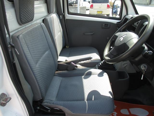 ミニキャブトラック Ｖタイプ　４ＷＤ５速マニュアル　エアコンパワステ　三方開　ＡＭＦＭラジオ　運転席エアバッグ（11枚目）