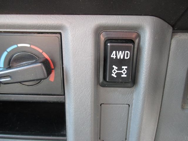 ミニキャブトラック Ｖタイプ　４ＷＤ５速マニュアル　エアコンパワステ　三方開　ＡＭＦＭラジオ　運転席エアバッグ（14枚目）