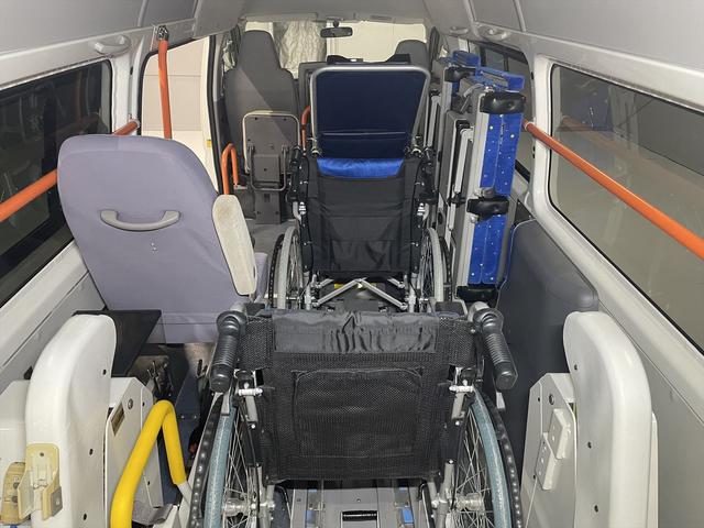 福祉車両・電動リヤリフター・3台積10人乗・走行70千K・禁煙車ワンオーナー・左オートステップ・左スライドドア・PVガラス・キーレス・スペア2本・車イス未使用時健常者9人乗カノウ・福祉装置点検清掃注油(7枚目)