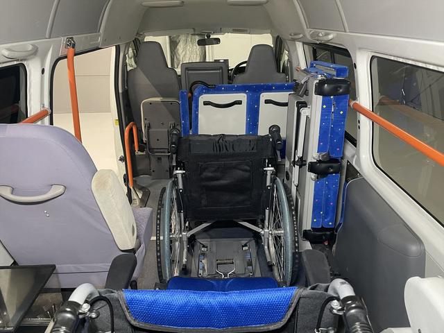福祉車両・電動リヤリフター・3台積10人乗・走行70千K・禁煙車ワンオーナー・左オートステップ・左スライドドア・PVガラス・キーレス・スペア2本・車イス未使用時健常者9人乗カノウ・福祉装置点検清掃注油(35枚目)