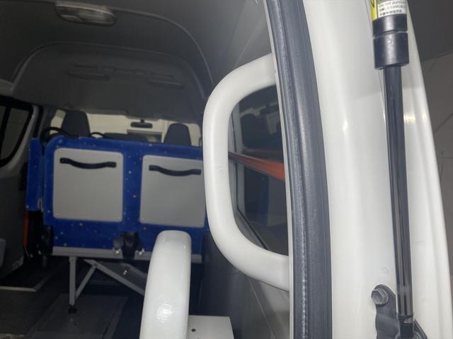 福祉車両・電動リヤリフター・3台積10人乗・走行70千K・禁煙車ワンオーナー・左オートステップ・左スライドドア・PVガラス・キーレス・スペア2本・車イス未使用時健常者9人乗カノウ・福祉装置点検清掃注油(52枚目)