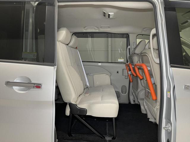 福祉車両・送迎仕様車・8人乗・走行53千K・衝突回避支援システム・禁煙車ワンオーナ・左オートステップ・アシストグリップ・左電動スライドドア・左右スライドドアイージークローザー・プッシュスタートBカメラ(11枚目)