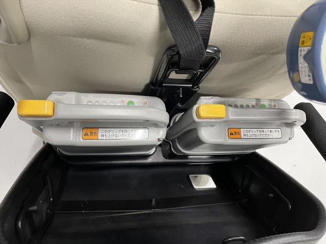 ノア 　福祉車両・サイドリフトアップ脱着シート電動式・７人乗・４ＷＤ・走行５９千Ｋ・ＥＴＣ・脱着シート電動車イスタイプ・折り畳み車イス固定ベルト・左側電動スライドドア・キーレス・純正ＨＩＤ（12枚目）