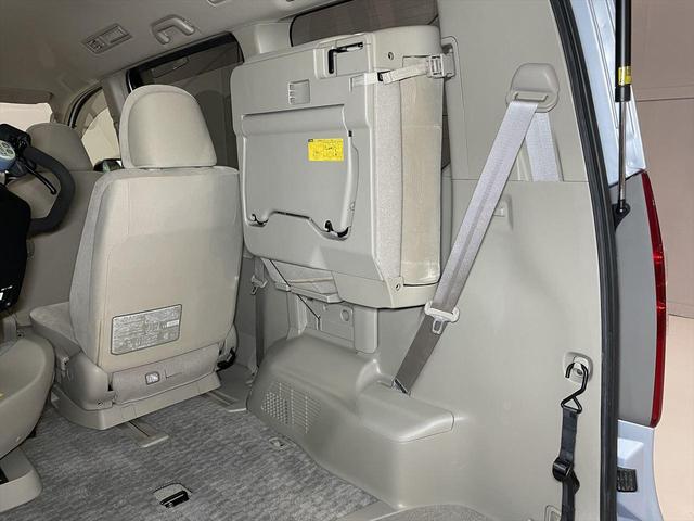 ノア 　福祉車両・サイドリフトアップ脱着シート電動式・７人乗・４ＷＤ・走行５９千Ｋ・ＥＴＣ・脱着シート電動車イスタイプ・折り畳み車イス固定ベルト・左側電動スライドドア・キーレス・純正ＨＩＤ（24枚目）