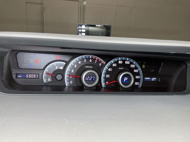 ノア 　福祉車両・サイドリフトアップ脱着シート電動式・７人乗・４ＷＤ・走行５９千Ｋ・ＥＴＣ・脱着シート電動車イスタイプ・折り畳み車イス固定ベルト・左側電動スライドドア・キーレス・純正ＨＩＤ（46枚目）