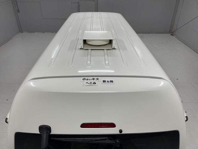 ハイエースバン 　福祉車両・患者ゆそう・民間救急仕様・車椅子乗車不可・９人乗・走行４６千Ｋ・ストレッチャー付・ナビ・ＴＶ・Ｂカメラ・ＥＴＣ・ワンオーナー・点滴フック・酸素ボンベ固定具・消化器・左ＳＤイージークローザー付（47枚目）