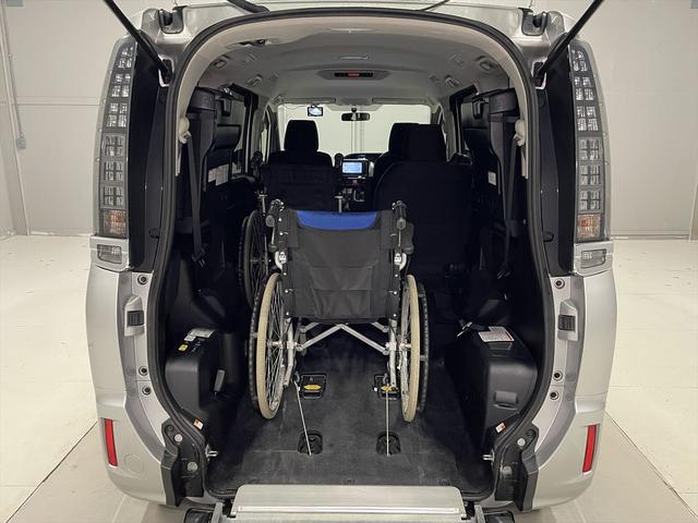 ヴォクシー 福祉車両・手動スロープ・2台積・7人乗・走行41千K・タイプ1・ナビ・TV・Bカメラ・左電動スライドドア・ドラレコ・ニールダウン・前後車椅子後退防止ベルト・電動車イス固定装置・左右SD昇降ぐち手すり付(5枚目)