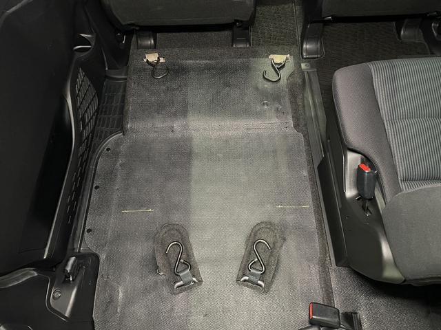 ヴォクシー 福祉車両・手動スロープ・2台積・7人乗・走行41千K・タイプ1・ナビ・TV・Bカメラ・左電動スライドドア・ドラレコ・ニールダウン・前後車椅子後退防止ベルト・電動車イス固定装置・左右SD昇降ぐち手すり付(17枚目)