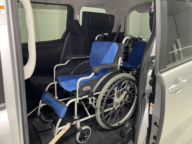 ヴォクシー 福祉車両・手動スロープ・2台積・7人乗・走行41千K・タイプ1・ナビ・TV・Bカメラ・左電動スライドドア・ドラレコ・ニールダウン・前後車椅子後退防止ベルト・電動車イス固定装置・左右SD昇降ぐち手すり付(27枚目)