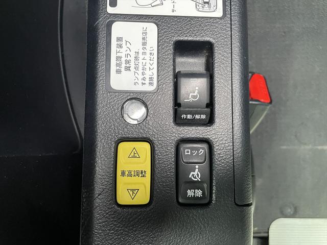 ヴォクシー 福祉車両・手動スロープ・2台積・7人乗・走行41千K・タイプ1・ナビ・TV・Bカメラ・左電動スライドドア・ドラレコ・ニールダウン・前後車椅子後退防止ベルト・電動車イス固定装置・左右SD昇降ぐち手すり付(29枚目)