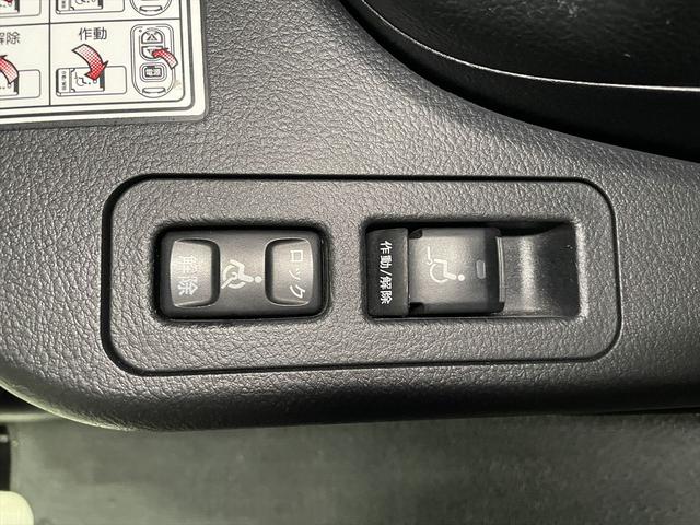 ヴォクシー 福祉車両・手動スロープ・2台積・7人乗・走行41千K・タイプ1・ナビ・TV・Bカメラ・左電動スライドドア・ドラレコ・ニールダウン・前後車椅子後退防止ベルト・電動車イス固定装置・左右SD昇降ぐち手すり付(30枚目)