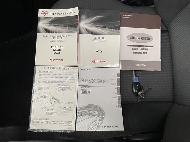 ヴォクシー 福祉車両・手動スロープ・2台積・7人乗・走行41千K・タイプ1・ナビ・TV・Bカメラ・左電動スライドドア・ドラレコ・ニールダウン・前後車椅子後退防止ベルト・電動車イス固定装置・左右SD昇降ぐち手すり付(42枚目)
