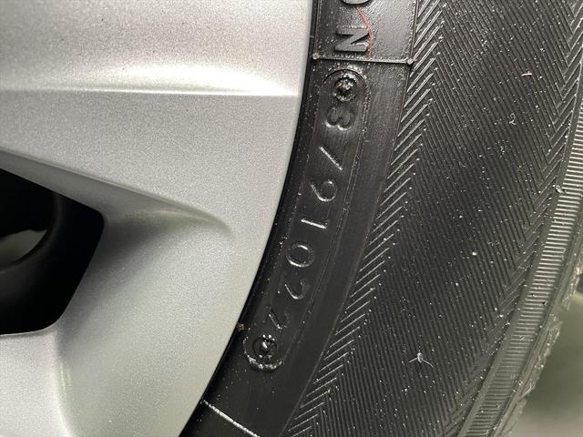 ヴォクシー 福祉車両・手動スロープ・2台積・7人乗・走行41千K・タイプ1・ナビ・TV・Bカメラ・左電動スライドドア・ドラレコ・ニールダウン・前後車椅子後退防止ベルト・電動車イス固定装置・左右SD昇降ぐち手すり付(60枚目)