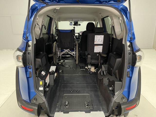 シエンタ 　１．５Ｘ　福祉車両・手動スロープ・１台積・４人乗・走行５８千Ｋ・タイプ２・ストレッチャー乗車カノウ・１．５列目仕様・リクライニングバギータイプ車椅子乗車カノウ・トヨタセーフティセンス・左電動ＳＤ（7枚目）