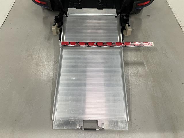 シエンタ 　１．５Ｘ　福祉車両・手動スロープ・１台積・４人乗・走行５８千Ｋ・タイプ２・ストレッチャー乗車カノウ・１．５列目仕様・リクライニングバギータイプ車椅子乗車カノウ・トヨタセーフティセンス・左電動ＳＤ（9枚目）