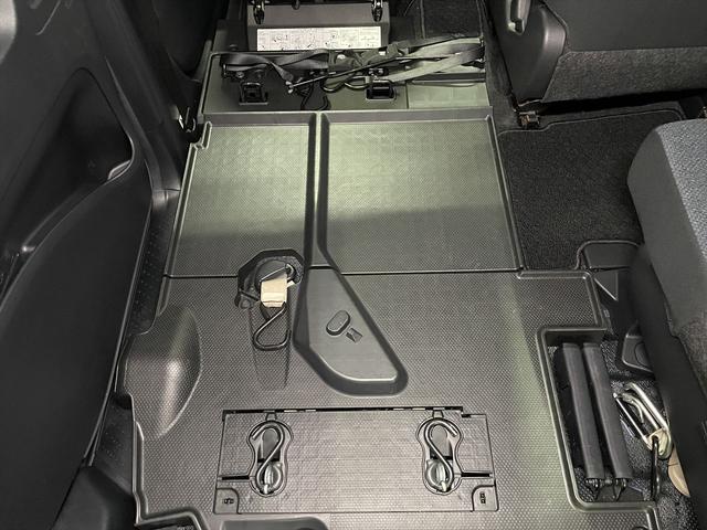 シエンタ 　１．５Ｘ　福祉車両・手動スロープ・１台積・４人乗・走行５８千Ｋ・タイプ２・ストレッチャー乗車カノウ・１．５列目仕様・リクライニングバギータイプ車椅子乗車カノウ・トヨタセーフティセンス・左電動ＳＤ（17枚目）