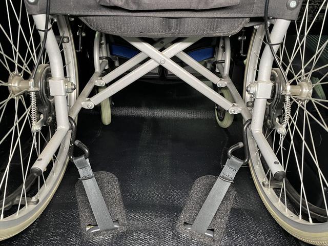 ヴォクシー 　ＺＳ　福祉車両・手動スロープ・１台積・７人乗・走行５１千Ｋ・タイプ１・２列目車椅子乗車・ＴＶ・ナビ・Ｂカメラ・左右電動スライドドア・ニールダウン・電動ウィンチセカンド・無線ウィンチリモコン・ＥＴＣ（15枚目）