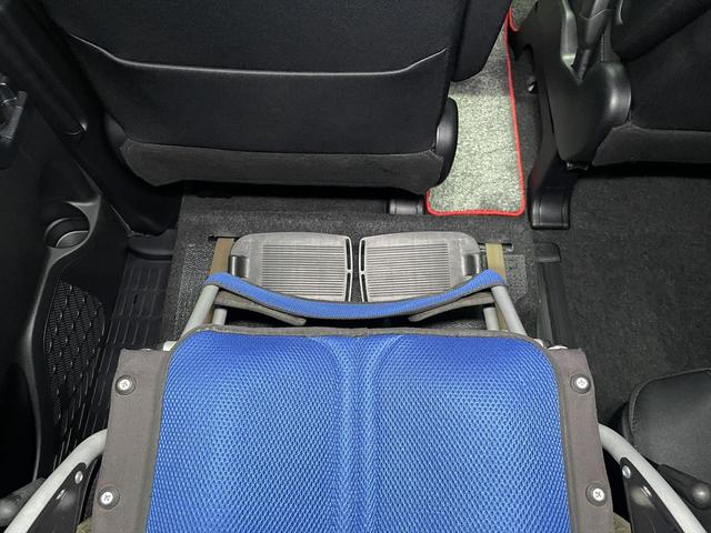 ヴォクシー 　ＺＳ　福祉車両・手動スロープ・１台積・７人乗・走行５１千Ｋ・タイプ１・２列目車椅子乗車・ＴＶ・ナビ・Ｂカメラ・左右電動スライドドア・ニールダウン・電動ウィンチセカンド・無線ウィンチリモコン・ＥＴＣ（17枚目）
