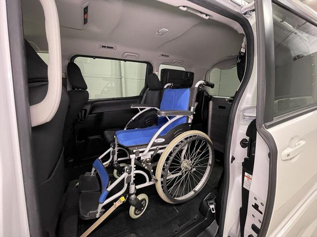 ヴォクシー 　ＺＳ　福祉車両・手動スロープ・１台積・７人乗・走行５１千Ｋ・タイプ１・２列目車椅子乗車・ＴＶ・ナビ・Ｂカメラ・左右電動スライドドア・ニールダウン・電動ウィンチセカンド・無線ウィンチリモコン・ＥＴＣ（19枚目）