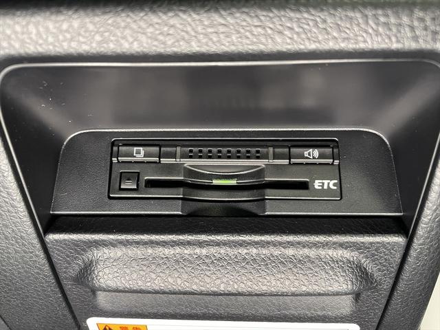 ヴォクシー 　ＺＳ　福祉車両・手動スロープ・１台積・７人乗・走行５１千Ｋ・タイプ１・２列目車椅子乗車・ＴＶ・ナビ・Ｂカメラ・左右電動スライドドア・ニールダウン・電動ウィンチセカンド・無線ウィンチリモコン・ＥＴＣ（34枚目）