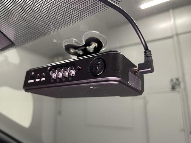 ヴォクシー 　ＺＳ　福祉車両・手動スロープ・１台積・７人乗・走行５１千Ｋ・タイプ１・２列目車椅子乗車・ＴＶ・ナビ・Ｂカメラ・左右電動スライドドア・ニールダウン・電動ウィンチセカンド・無線ウィンチリモコン・ＥＴＣ（38枚目）