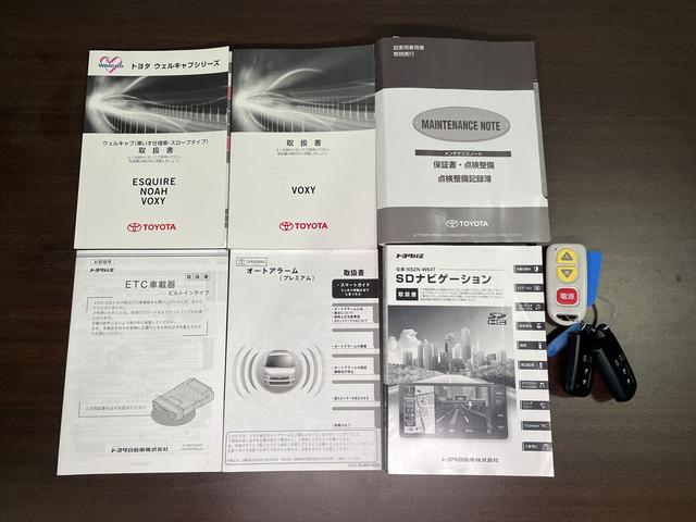 ヴォクシー 　ＺＳ　福祉車両・手動スロープ・１台積・７人乗・走行５１千Ｋ・タイプ１・２列目車椅子乗車・ＴＶ・ナビ・Ｂカメラ・左右電動スライドドア・ニールダウン・電動ウィンチセカンド・無線ウィンチリモコン・ＥＴＣ（40枚目）